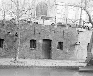 881837 Gezicht op de werfkelder behorende bij het pand Oudegracht 86 te Utrecht.